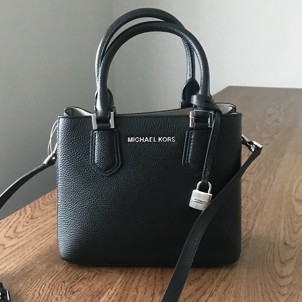 Michaels kors abele messenger M black handbag